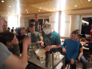 Skilager 2020 Freitag bunter Abend (22)